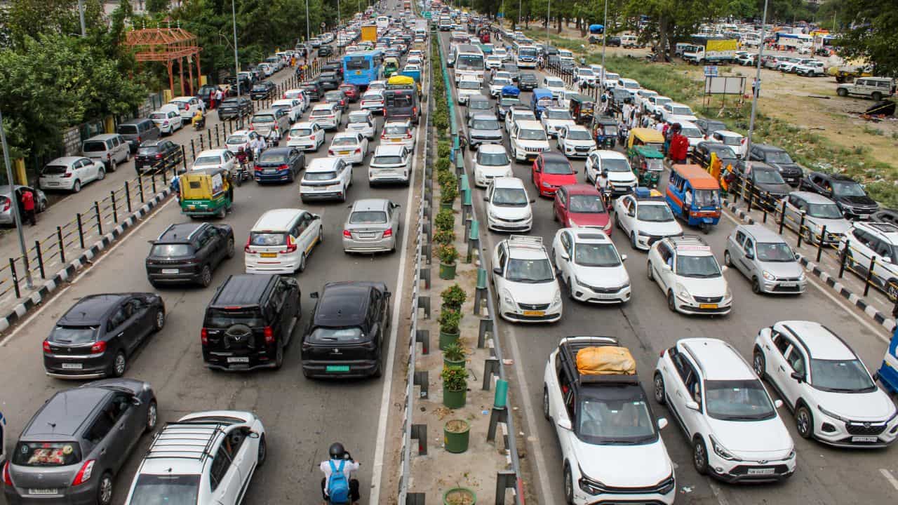 Kochi Traffic Update: ഇന്നും നാളെയും രാത്രി കൊച്ചി വഴി പോകുന്നവർ ശ്രദ്ധിക്കുക, ഗതാഗത നിയന്ത്രണമുണ്ട്... ക്രമീകരണങ്ങൾ ഇങ്ങനെ.. Kochi Traffic Update: ഇന്നും നാളെയും രാത്രി കൊച്ചി വഴി പോകുന്നവർ ശ്രദ്ധിക്കുക, ഗതാഗത നിയന്ത്രണമുണ്ട്... ക്രമീകരണങ്ങൾ ഇങ്ങനെ..