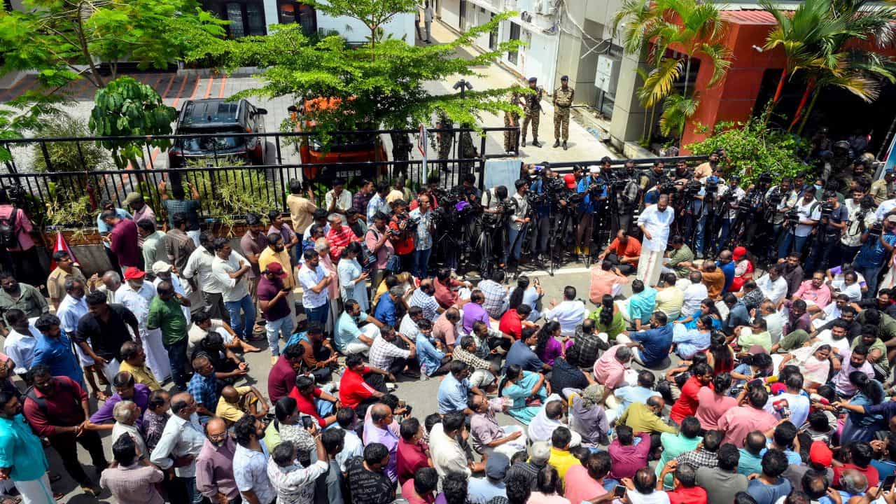 ED Raid: ഇഡി അന്വേഷണം തടയണം; സി എംആർഎൽ നൽകിയ ഹർജി ഹൈക്കോടതി ഇന്ന് പരിഗണിക്കും