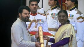 മലയാളത്തിന് അഭിമാനം; നടൻ മമ്മൂട്ടി പത്മഭൂഷൺ പുരസ്കാരം...