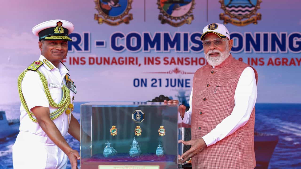 Narendra Modi: വികസനം, സുരക്ഷ, സമൃദ്ധി...കടല് വഴി എല്ലാം നേടും; നാവിക കപ്പലുകള് കമ്മീഷന് ചെയ്ത് മോദി Narendra Modi: വികസനം, സുരക്ഷ, സമൃദ്ധി...കടല് വഴി എല്ലാം നേടും; നാവിക കപ്പലുകള് കമ്മീഷന് ചെയ്ത് മോദി