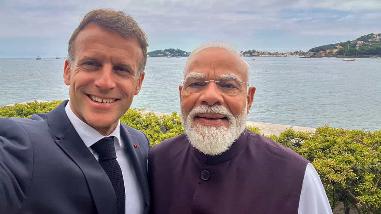 Modi-Macron Meeting: നീസിലെ ധുരന്ധര്മാര്; മോദിക്കൊപ്പം വൈറല് പോസ്റ്റിട്ട് മാക്രോണ്, ചര്ച്ചകളും ഗംഭീരം Modi-Macron Meeting: നീസിലെ ധുരന്ധര്മാര്; മോദിക്കൊപ്പം വൈറല് പോസ്റ്റിട്ട് മാക്രോണ്, ചര്ച്ചകളും ഗംഭീരം