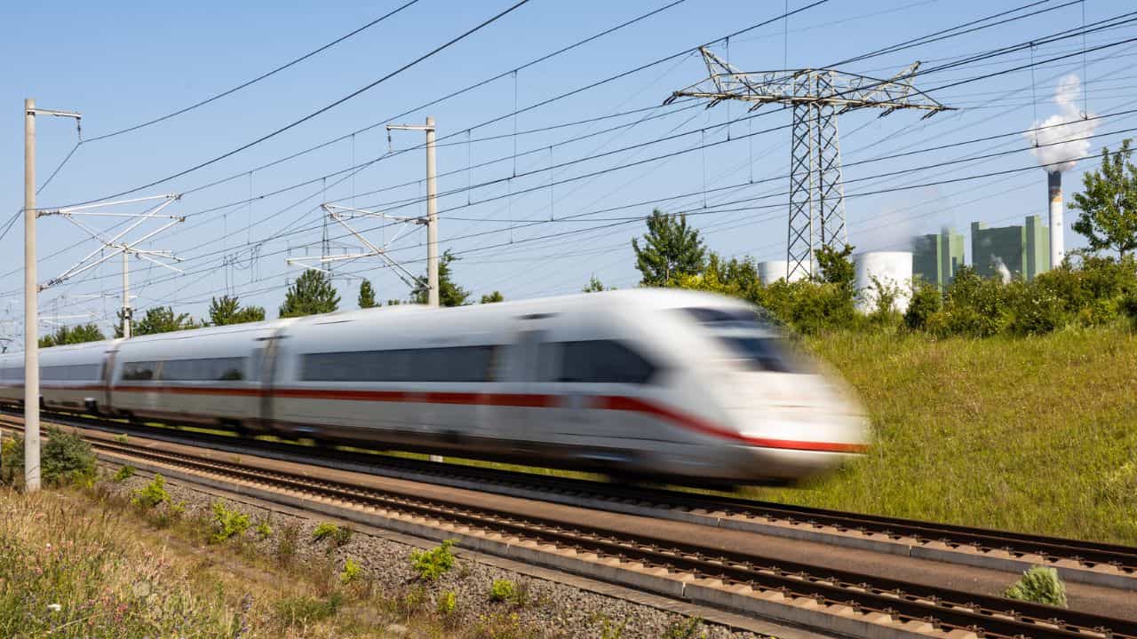 Bullet Train: വെറും 2 മണിക്കൂറില്‍ മുംബൈയില്‍ നിന്നും ഹൈദരാബാദ് എത്താം; അതിവേഗ യാത്രയ്ക്കായി ബുള്ളറ്റ് ട്രെയിന്‍ റെഡി