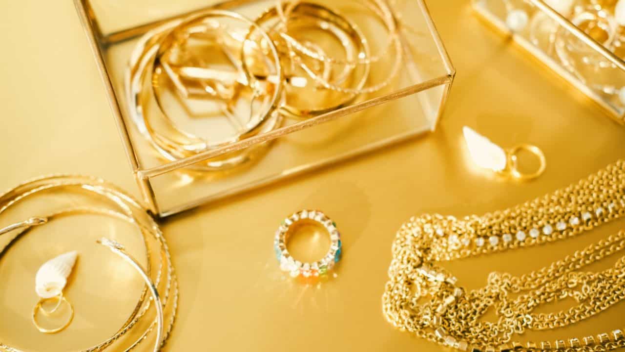 Kerala Gold Rate Today: സ്വര്ണം ഇനി വേണോ? യുദ്ധം തീര്ന്നു, പൊന്ന് കുതിച്ചു; ഇന്നത്തെ സ്വര്ണവില Kerala Gold Rate Today: സ്വര്ണം ഇനി വേണോ? യുദ്ധം തീര്ന്നു, പൊന്ന് കുതിച്ചു; ഇന്നത്തെ സ്വര്ണവില