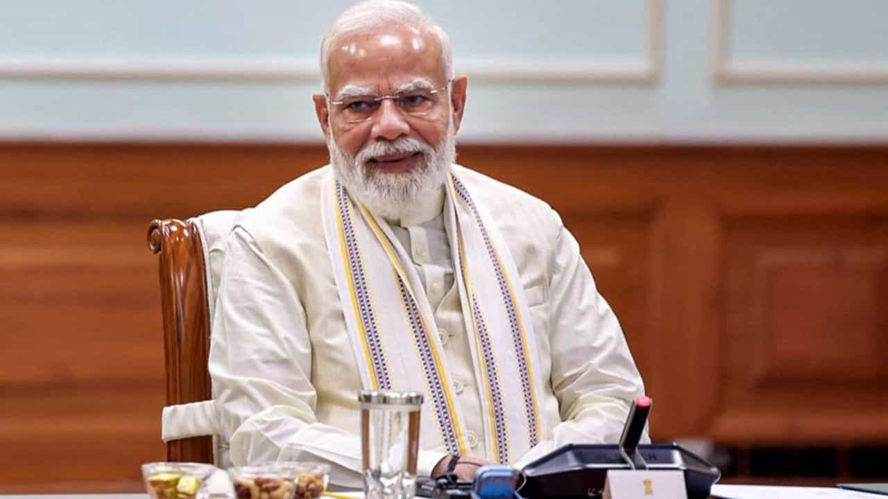 PM Narendra Modi: കൂടുതൽ കാലം സേവനമനുഷ്ഠിച്ച പ്രധാനമന്ത്രി, റെക്കോർഡ് നേട്ടവുമായി മോദി; ലോക നേതാക്കളുടെ പ്രശംസാ പ്രവാഹം PM Narendra Modi: കൂടുതൽ കാലം സേവനമനുഷ്ഠിച്ച പ്രധാനമന്ത്രി, റെക്കോർഡ് നേട്ടവുമായി മോദി; ലോക നേതാക്കളുടെ പ്രശംസാ പ്രവാഹം