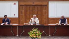 പശ്ചിമേഷ്യൻ പ്രതിസന്ധി; സാമ്പത്തികകാര്യ ഉപദേശക സമിതി അംഗങ്ങളുമായി