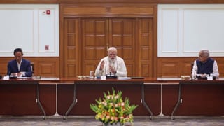 PM Narendra Modi EAC Meeting : പശ്ചിമേഷ്യൻ പ്രതിസന്ധി; സാമ്പത്തികകാര്യ ഉപദേശക സമിതി അംഗങ്ങളുമായി കൂടിക്കാഴ്ച നടത്തി പ്രധാനമന്ത്രി