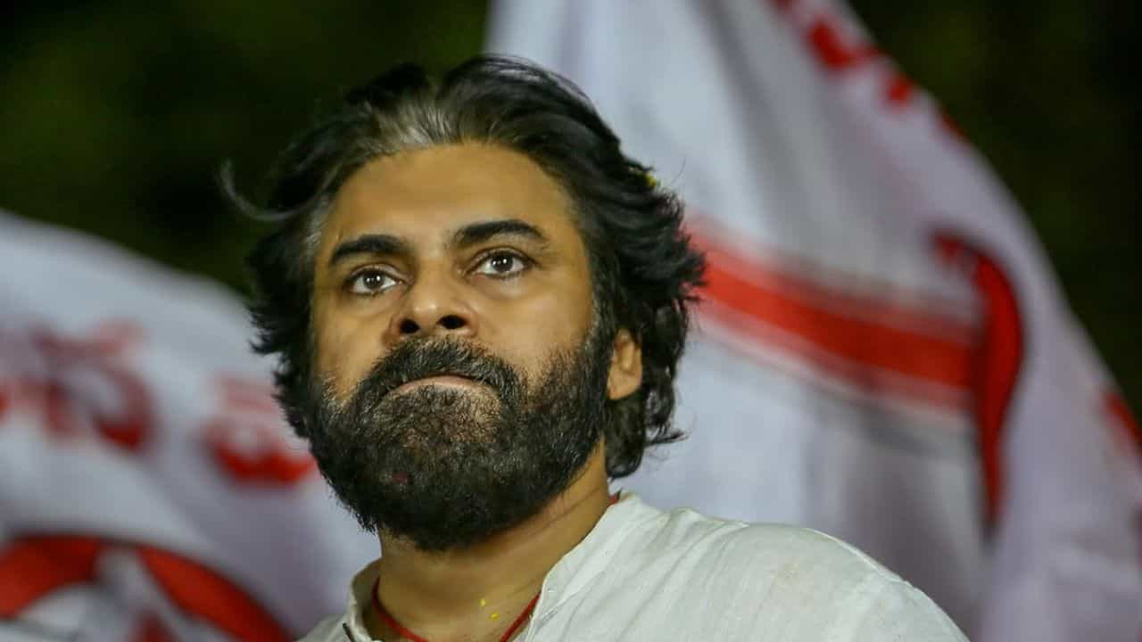 “അനീതിക്കെതിരെ തോക്കുചൂണ്ടാൻ, നക്സലൈറ്റാകാൻ ഞാൻ ആഗ്രഹിച്ചു, തിരുത്തിയത് ചേട്ടൻ” വെളിപ്പെടുത്തലുമായി പവൻ കല്യാൺ