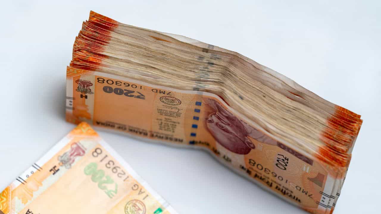 8th Pay Commission: അടിസ്ഥാന ശമ്പളം 18,000 അല്ല,  37,800 രൂപ; അക്കൗണ്ടിൽ എത്ര കിട്ടുമെന്ന് ഫിറ്റ്മെന്റ് ഫാക്ടർ തീരുമാനിക്കും!