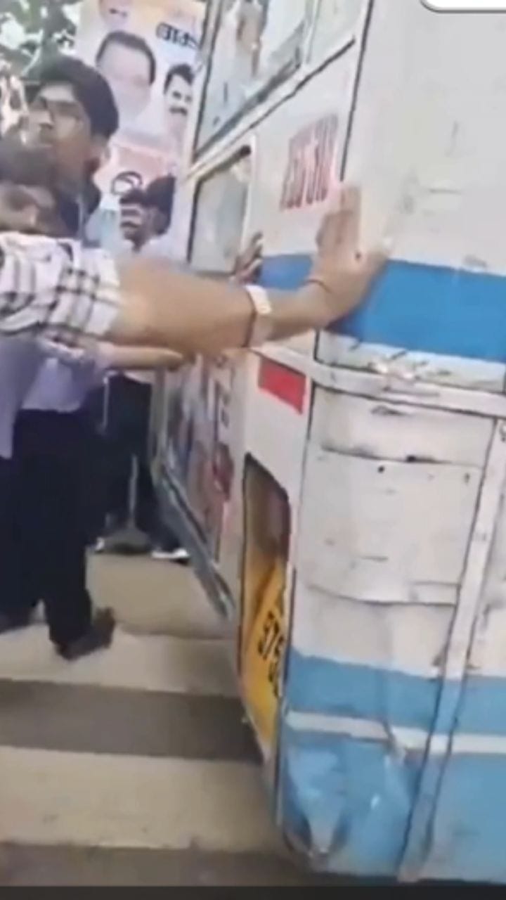 സൗജന്യ യാത്ര സ്ത്രീകൾക്ക്, ബസ് പണിമുടക്കിയപ്പോൾ തള്ളാൻ വന്നത് പുരുഷന്മാർ!