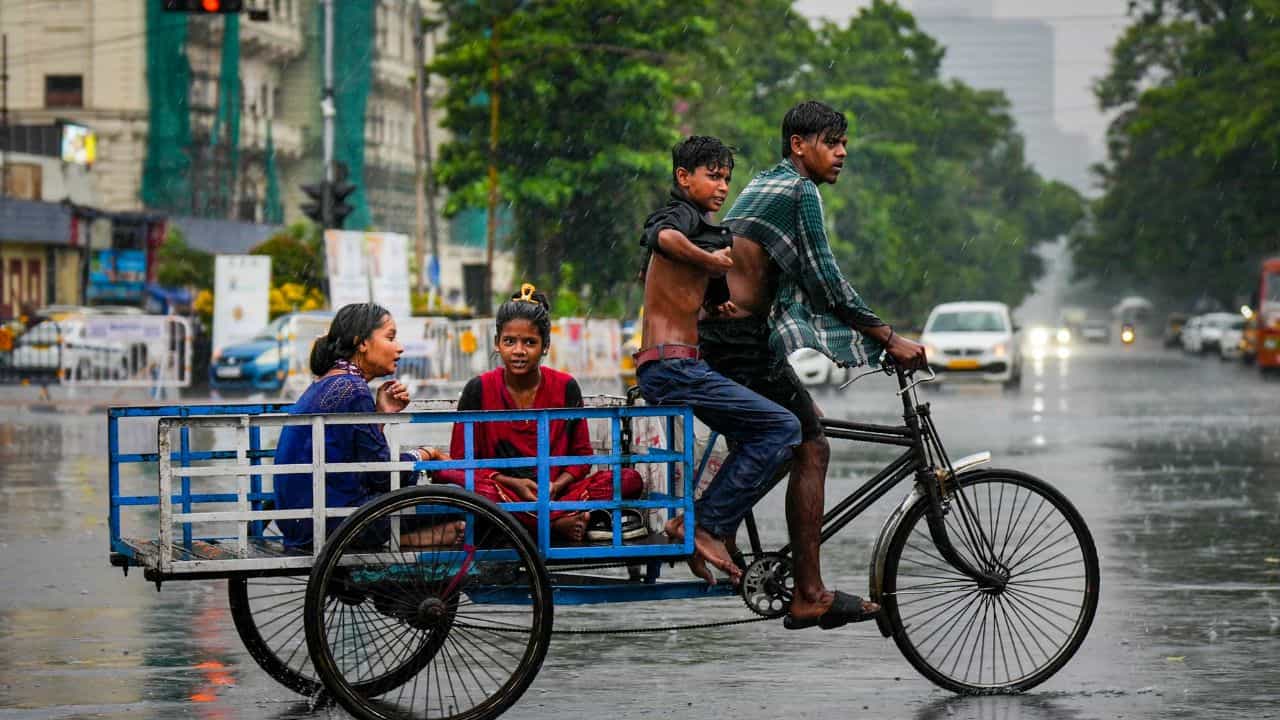 Kerala Weather Update: കാത്തിരിപ്പിനൊടുവിൽ മഴ വന്നു! ഇന്ന് ഇത്രയും ജില്ലയിൽ മുന്നറിയിപ്പ്; കാലാവസ്ഥ