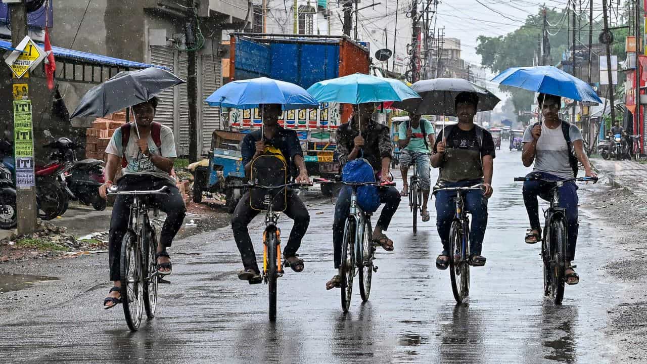 Kerala Rain Alert: സംസ്ഥാനത്ത് കാലവർഷം ദുർബലമാകുന്നു, തിങ്കൾ മുതൽ മഴ മുന്നറിയിപ്പുകളില്ല... കാരണം ഇതാ Kerala Rain Alert: സംസ്ഥാനത്ത് കാലവർഷം ദുർബലമാകുന്നു, തിങ്കൾ മുതൽ മഴ മുന്നറിയിപ്പുകളില്ല... കാരണം ഇതാ