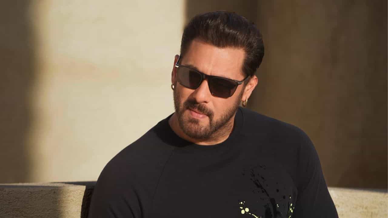 Salman Khan: അതങ്ങ് നീക്കം ചെയ്തേക്കൂ, കാര്യങ്ങൾ നിയമത്തിൻ്റെ വഴിക്ക് തന്നെ നടക്കട്ടെ; സൽമാൻ ഖാൻ്റെ അയൽവാസിയോട് ബോംബെ ഹൈക്കോടതി Salman Khan: അതങ്ങ് നീക്കം ചെയ്തേക്കൂ, കാര്യങ്ങൾ നിയമത്തിൻ്റെ വഴിക്ക് തന്നെ നടക്കട്ടെ; സൽമാൻ ഖാൻ്റെ അയൽവാസിയോട് ബോംബെ ഹൈക്കോടതി