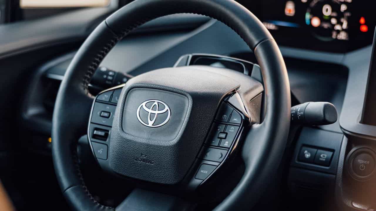 Toyotas New Seven Seater: ഇന്നോവ ക്രിസ്റ്റയുടെ വിടവ് നികത്താന് ടൊയോട്ടയുടെ പുതിയ സെവന് സീറ്റര് എത്തുന്നു? Toyotas New Seven Seater: ഇന്നോവ ക്രിസ്റ്റയുടെ വിടവ് നികത്താന് ടൊയോട്ടയുടെ പുതിയ സെവന് സീറ്റര് എത്തുന്നു?