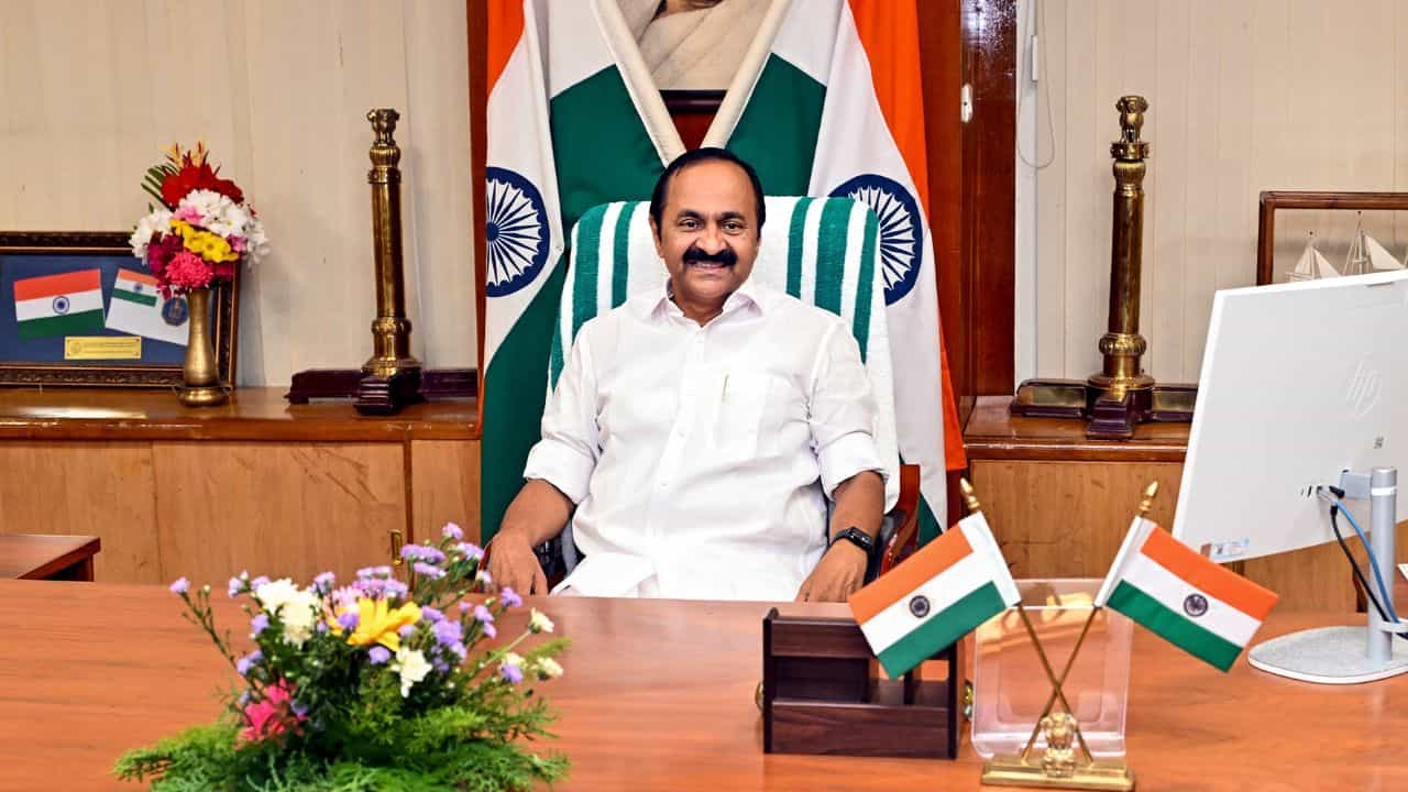 Kerala Budget 2026: അമ്പമ്പോ! മലബാറിന് ഫുട്ബോള് സ്റ്റേഡിയം; ബജറ്റില് കായികപ്രേമികളെ ചേര്ത്തുപിടിച്ച് സര്ക്കാര് Kerala Budget 2026: അമ്പമ്പോ! മലബാറിന് ഫുട്ബോള് സ്റ്റേഡിയം; ബജറ്റില് കായികപ്രേമികളെ ചേര്ത്തുപിടിച്ച് സര്ക്കാര്