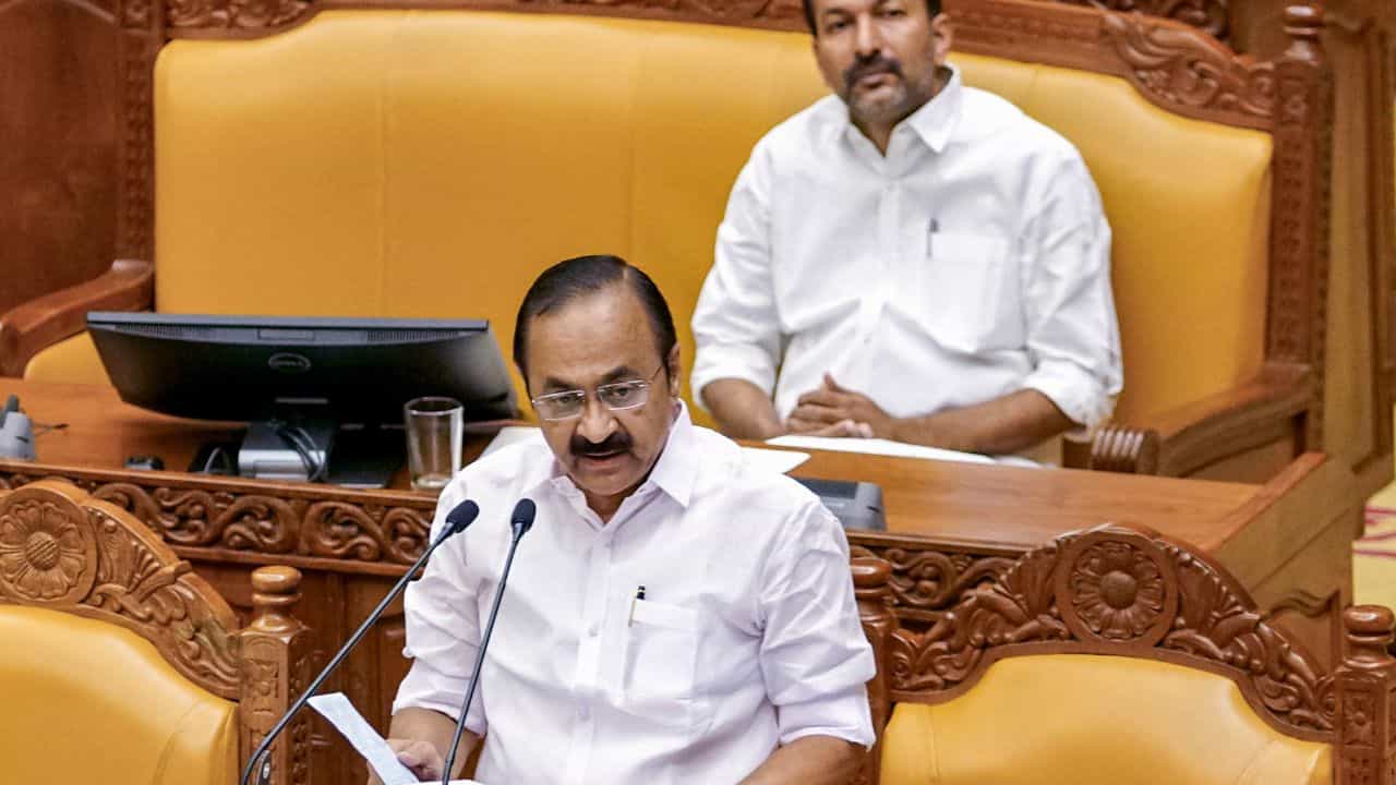 എ.സി വച്ചാലും ഇനി പെൻഷൻ നിഷേധിക്കില്ല ? ക്ഷേമ പെൻഷൻ 3000 രൂപയാക്കുന്നത് വൈകില്ലെന്ന് മുഖ്യമന്ത്രി