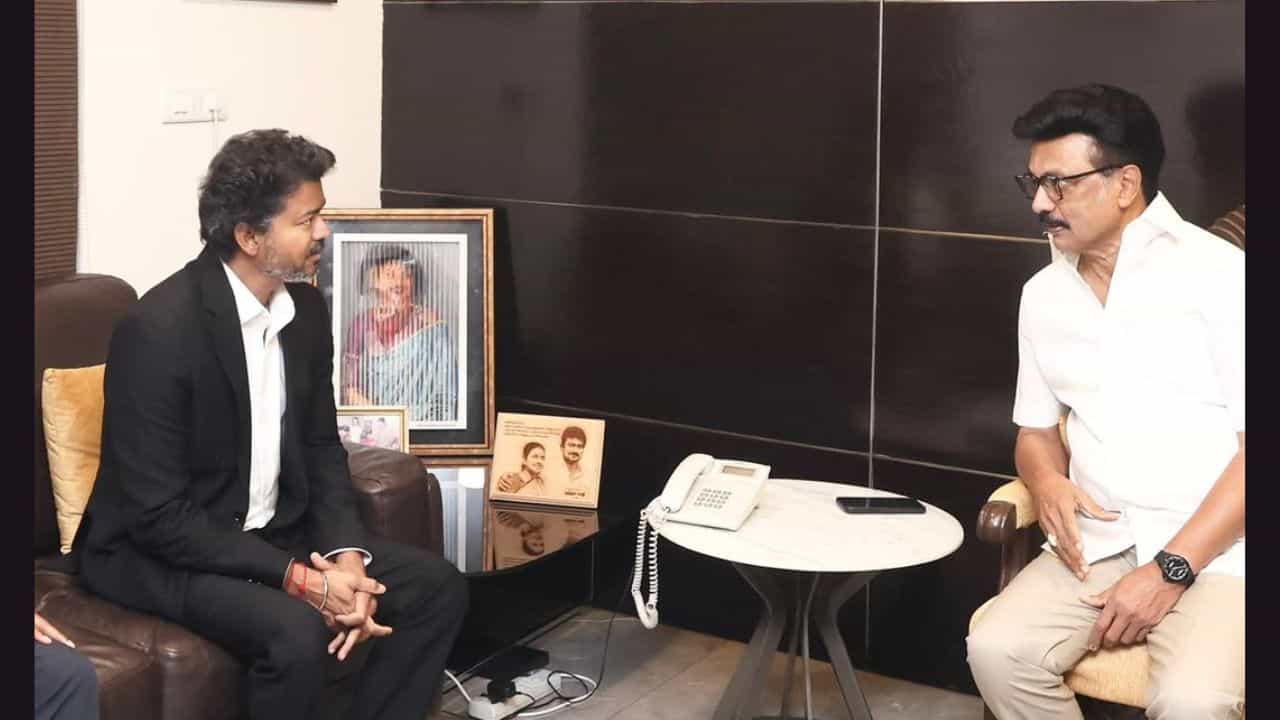 MK Stalin: ഉടൻ തന്നെ TVK സർക്കാരിനെ താഴെ ഇറക്കണം, നിലനിൽക്കുന്നത് DMK സഖ്യകക്ഷികളുടെ പിന്തുണയിൽ ; ആഹ്വാനവുമായി സ്റ്റാലിൻ MK Stalin: ഉടൻ തന്നെ TVK സർക്കാരിനെ താഴെ ഇറക്കണം, നിലനിൽക്കുന്നത് DMK സഖ്യകക്ഷികളുടെ പിന്തുണയിൽ ; ആഹ്വാനവുമായി സ്റ്റാലിൻ