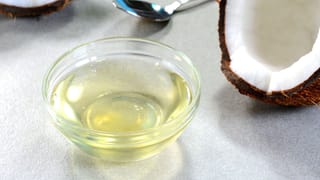 Coconut Oil Price: കുതിക്കാനൊരുങ്ങി വെളിച്ചെണ്ണ വില? വീണ്ടും അടുക്കളയ്ക്ക് പുറത്തോ?