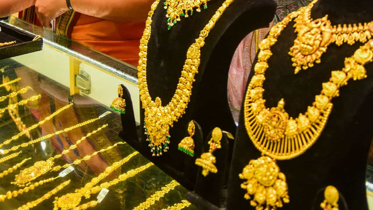 Kerala Gold Rate: മൂന്നാം നാളും മാറ്റമില്ലാതെ സ്വർണവില; ഉടനെ വാങ്ങണോ, കാത്തിരിക്കണോ? ഇന്നത്തെ നിരക്ക്