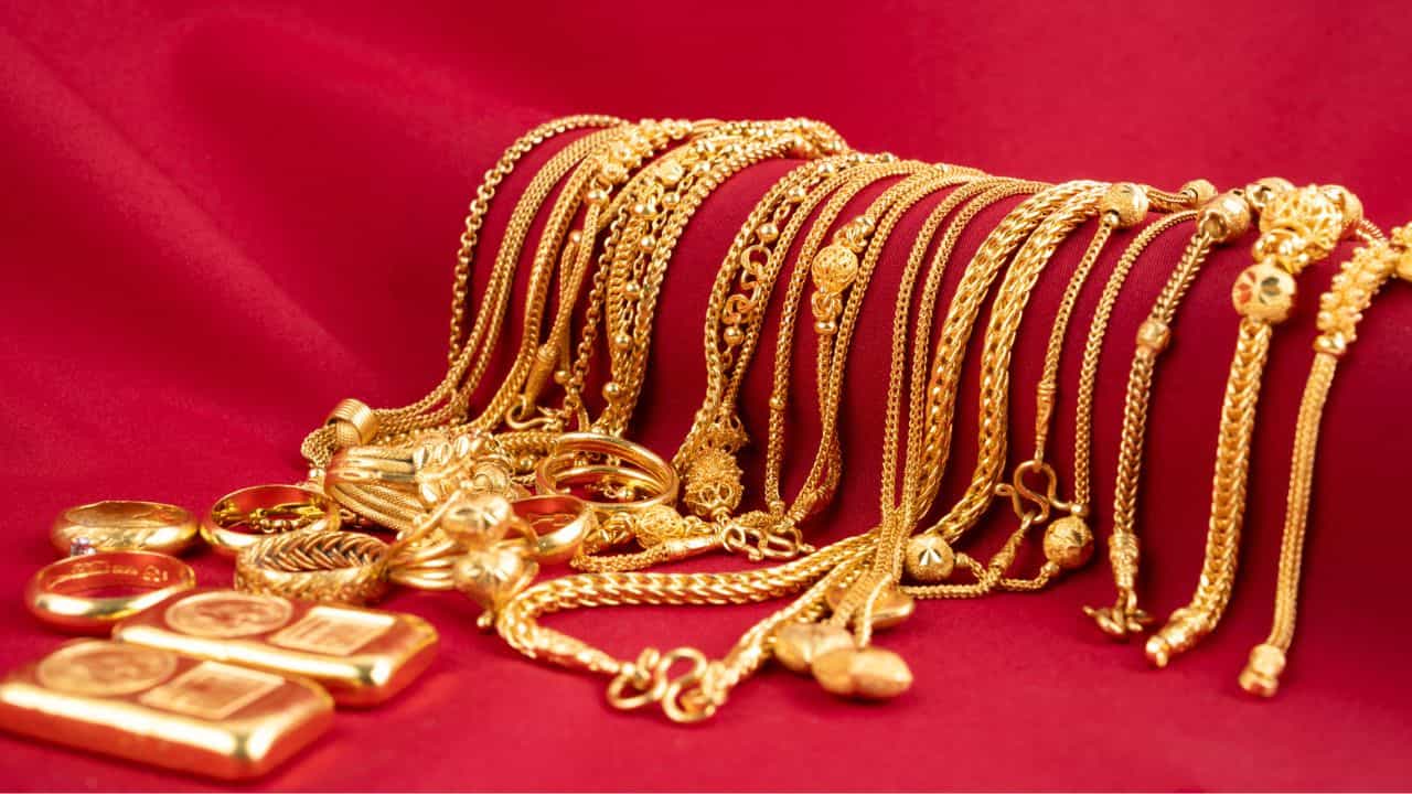 Kerala Gold Rate: ദേ പോയി താഴേക്ക്.... മാറിമറിഞ്ഞ് സ്വർണവില; പവന് എത്ര? Kerala Gold Rate: ദേ പോയി താഴേക്ക്.... മാറിമറിഞ്ഞ് സ്വർണവില; പവന് എത്ര?