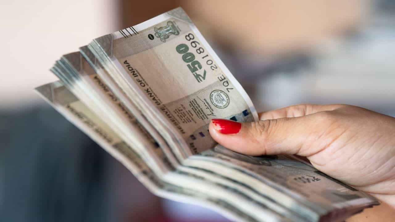 Kerala Budget 2026: ജീവനക്കാർക്ക് വിസ്മയമില്ല; ഡിഎ, ഡിആർ കുടിശ്ശികയിൽ തീരുമാനം ഇങ്ങനെ... Kerala Budget 2026: ജീവനക്കാർക്ക് വിസ്മയമില്ല; ഡിഎ, ഡിആർ കുടിശ്ശികയിൽ തീരുമാനം ഇങ്ങനെ...