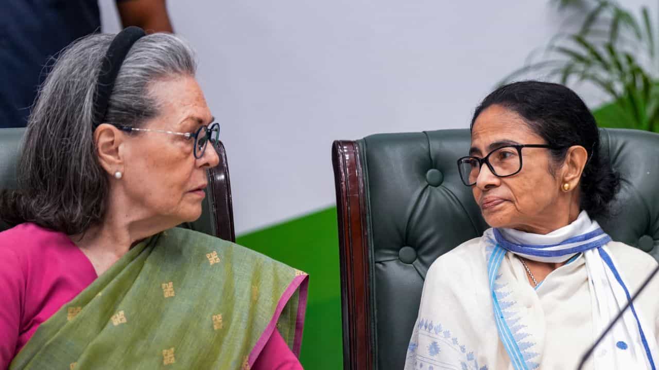 Mamata Banerjee to join Congress: സോണിയ ഗാന്ധിയുടെ ക്ഷണം, മമത ബാർജി കോൺഗ്രസിലേക്ക്? പ്രതികരിച്ച് ജയറാം രമേശ് Mamata Banerjee to join Congress: സോണിയ ഗാന്ധിയുടെ ക്ഷണം, മമത ബാർജി കോൺഗ്രസിലേക്ക്? പ്രതികരിച്ച് ജയറാം രമേശ്