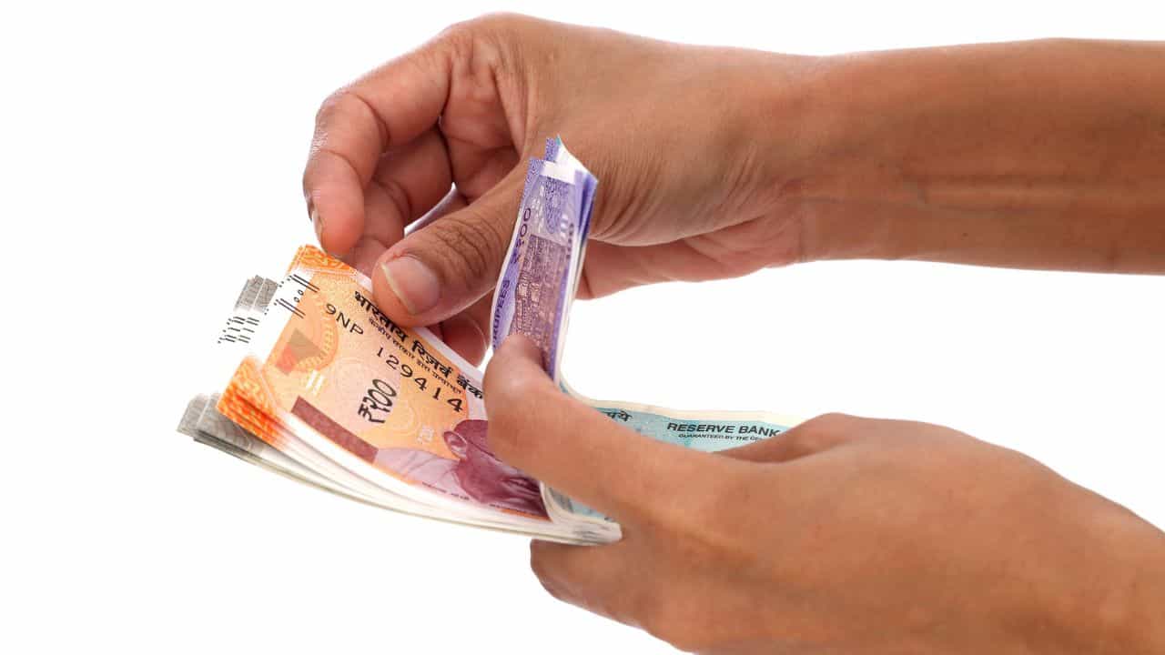 8th Pay Commission: ഈ തസ്തികയിലുള്ളവർക്ക് കുടിശ്ശിക 14 ലക്ഷം! ശമ്പള പരിഷ്കരണത്തിനോടൊപ്പം അക്കൗണ്ടിലെത്തുന്നത് ലക്ഷങ്ങളോ? 8th Pay Commission: ഈ തസ്തികയിലുള്ളവർക്ക് കുടിശ്ശിക 14 ലക്ഷം! ശമ്പള പരിഷ്കരണത്തിനോടൊപ്പം അക്കൗണ്ടിലെത്തുന്നത് ലക്ഷങ്ങളോ?