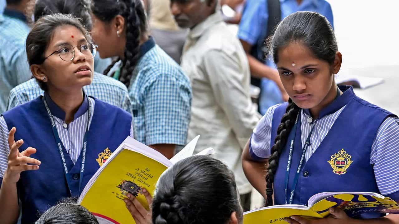 Kerala Plus One Admission 2026: പ്ലസ് വൺ രണ്ടാം അലോട്ട്മെന്റ് എന്ന്? വിദ്യാർത്ഥികൾ ഈ കാര്യങ്ങൾ ചെയ്തില്ലെങ്കിൽ അഡ്മിഷൻ നഷ്ടപ്പെടും Kerala Plus One Admission 2026: പ്ലസ് വൺ രണ്ടാം അലോട്ട്മെന്റ് എന്ന്? വിദ്യാർത്ഥികൾ ഈ കാര്യങ്ങൾ ചെയ്തില്ലെങ്കിൽ അഡ്മിഷൻ നഷ്ടപ്പെടും