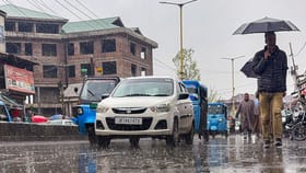 ഇടിമിന്നലോട് കൂടിയ കനത്ത മഴ വരുന്നു, ഈ ജില്ലക്കാർ ശ്രദ്ധിച്ചോണേ..