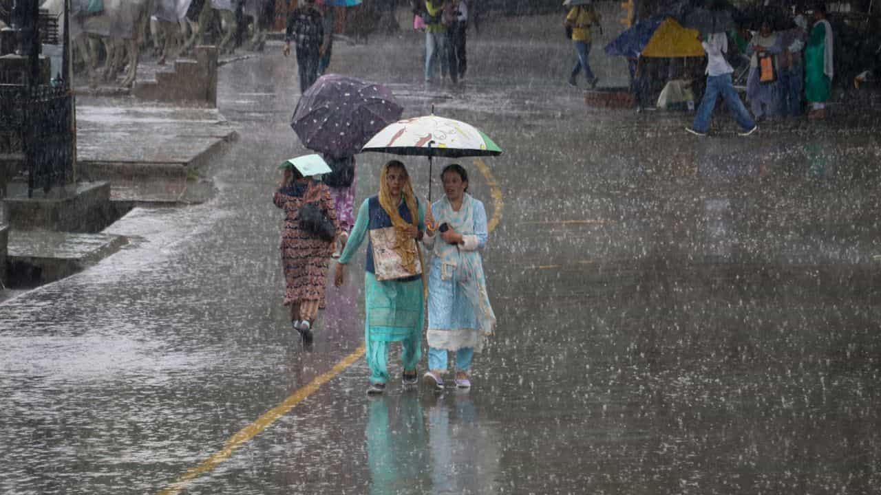 Kerala Weather Update: ഇടവിട്ട് പെരുമഴ, കൂടെ ശക്തമായ കാറ്റും; ഓറഞ്ച് അലർട്ട് മൂന്നിടത്ത്, ഇന്നത്തെ കാലാവസ്ഥ Kerala Weather Update: ഇടവിട്ട് പെരുമഴ, കൂടെ ശക്തമായ കാറ്റും; ഓറഞ്ച് അലർട്ട് മൂന്നിടത്ത്, ഇന്നത്തെ കാലാവസ്ഥ