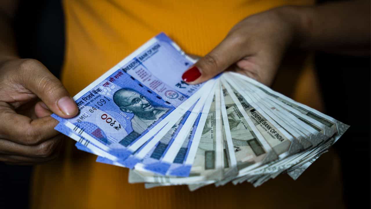 8th Pay Commission: മാസങ്ങൾക്കുള്ളിൽ 18,000ൽ നിന്ന് 68,000 രൂപയായി ശമ്പളം ഉയരും; സർക്കാർ ജീവനക്കാർ ഇതറിഞ്ഞോ.... 8th Pay Commission: മാസങ്ങൾക്കുള്ളിൽ 18,000ൽ നിന്ന് 68,000 രൂപയായി ശമ്പളം ഉയരും; സർക്കാർ ജീവനക്കാർ ഇതറിഞ്ഞോ....
