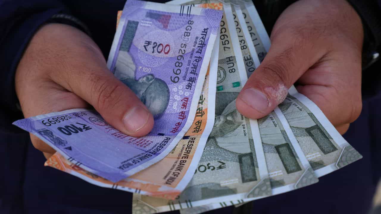 8th Pay Commission: കേന്ദ്ര ജീവനക്കാർക്ക് 65% ശമ്പള വർദ്ധനവ്, യാത്രാബത്തയും കൂടും! 8th Pay Commission: കേന്ദ്ര ജീവനക്കാർക്ക് 65% ശമ്പള വർദ്ധനവ്, യാത്രാബത്തയും കൂടും!