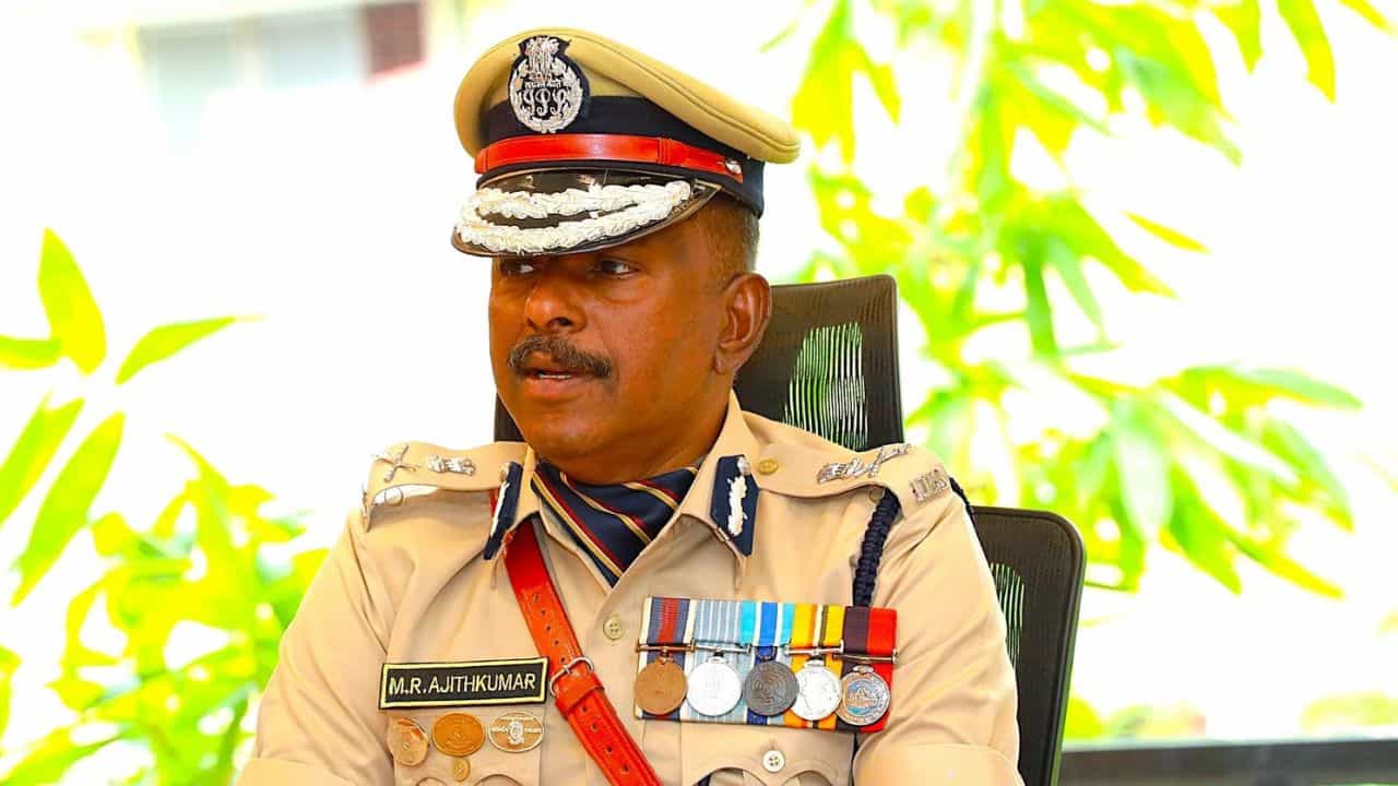ADGP MR Ajithkumar Suspended: വൻ നടപടി! എഡിജിപി അജിത് കുമാറിനെ സസ്പെൻഡ് ചെയ്തു; കേസ് അട്ടിമറിച്ചതിൽ അന്വേഷണം ADGP MR Ajithkumar Suspended: വൻ നടപടി! എഡിജിപി അജിത് കുമാറിനെ സസ്പെൻഡ് ചെയ്തു; കേസ് അട്ടിമറിച്ചതിൽ അന്വേഷണം
