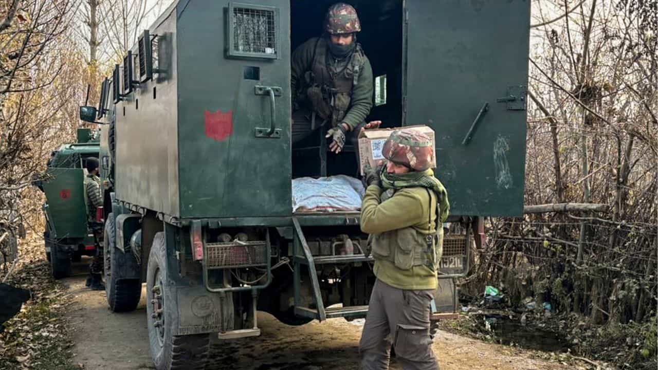 Jammu Kashmir Operation: 2 ലഷ്കർ- ഇ- തൊയ്ബ ഭീകരവാദികളെ വധിച്ചു; ജമ്മു കാശ്മീരിലെ ഷോപ്പിയാനിൽ ഭീകരവിരുദ്ധ ഓപ്പറേഷൻ Jammu Kashmir Operation: 2 ലഷ്കർ- ഇ- തൊയ്ബ ഭീകരവാദികളെ വധിച്ചു; ജമ്മു കാശ്മീരിലെ ഷോപ്പിയാനിൽ ഭീകരവിരുദ്ധ ഓപ്പറേഷൻ