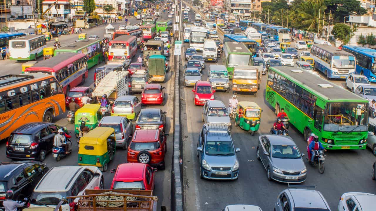 Bengaluru Traffic Diversion: ബെംഗളൂരു വിമാനത്താവള റോഡില് ഗതാഗത നിയന്ത്രണം; ഓഗസ്റ്റ് 14 വരെ വാഹനങ്ങള്ക്ക് പ്രവേശനമില്ല Bengaluru Traffic Diversion: ബെംഗളൂരു വിമാനത്താവള റോഡില് ഗതാഗത നിയന്ത്രണം; ഓഗസ്റ്റ് 14 വരെ വാഹനങ്ങള്ക്ക് പ്രവേശനമില്ല
