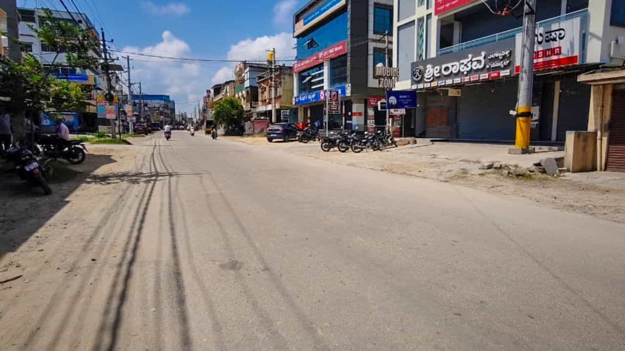 Bengaluru Bandh: ബെംഗളൂരുവില് ബന്ദ്; കടകള് തുറക്കില്ല, വന് പ്രതിഷേധത്തിന് നീക്കം Bengaluru Bandh: ബെംഗളൂരുവില് ബന്ദ്; കടകള് തുറക്കില്ല, വന് പ്രതിഷേധത്തിന് നീക്കം