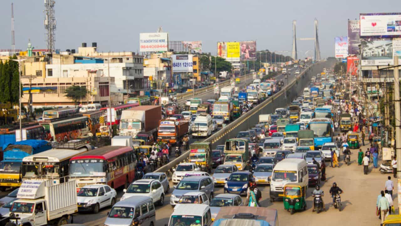 Bengaluru Traffic: ബെംഗളൂരുവിലെ ഗതാഗതക്കുരുക്ക് പഴങ്കഥയാകുന്നു; 3 മണിക്കൂര് യാത്രയൊക്കെ പണ്ട്, അണിയറയില് വമ്പന് പദ്ധതികള് Bengaluru Traffic: ബെംഗളൂരുവിലെ ഗതാഗതക്കുരുക്ക് പഴങ്കഥയാകുന്നു; 3 മണിക്കൂര് യാത്രയൊക്കെ പണ്ട്, അണിയറയില് വമ്പന് പദ്ധതികള്