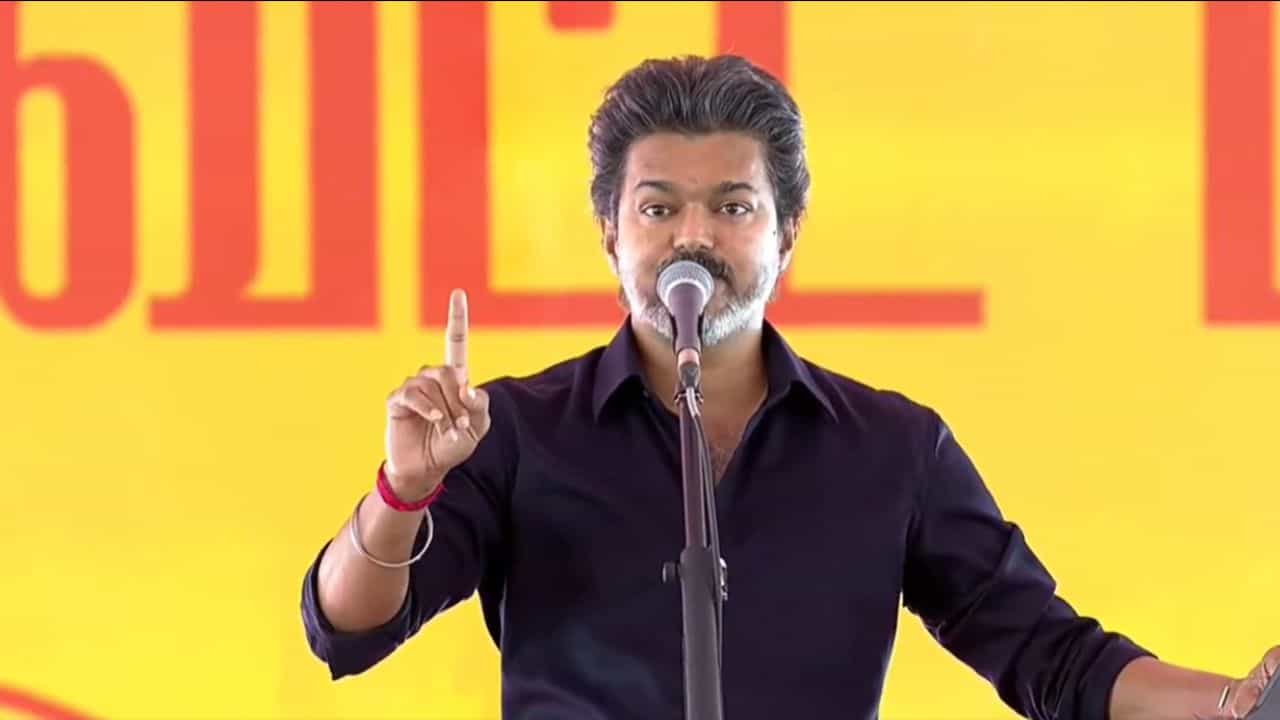 TVK Vijay:  കൈക്കൂലി ചോദിച്ചാൽ എന്റെ പേര് പറയൂ; കരൂരിൽ ജനങ്ങളെ കോരിത്തരിപ്പിച്ച് വിജയിയുടെ പ്രസംഗം