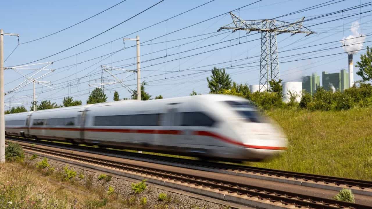 Chennai-Bengaluru Bullet Train: 306 കിലോമീറ്ററിന് വെറും 8 സ്റ്റേഷനുകള്; ചെന്നൈ-ബെംഗളൂരു ബുള്ളറ്റ് ട്രെയിന് പ്രയോജനമാകില്ലേ? Chennai-Bengaluru Bullet Train: 306 കിലോമീറ്ററിന് വെറും 8 സ്റ്റേഷനുകള്; ചെന്നൈ-ബെംഗളൂരു ബുള്ളറ്റ് ട്രെയിന് പ്രയോജനമാകില്ലേ?