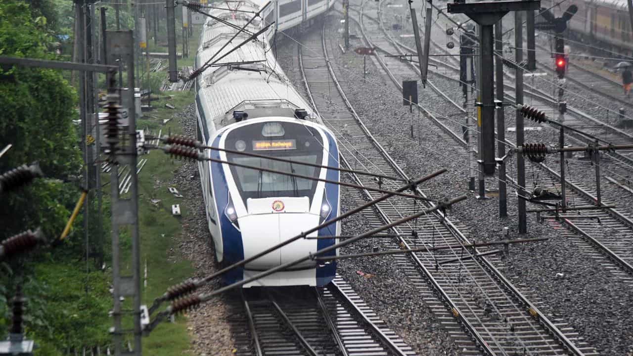 Onam Special Train: ഓണം ട്രെയിനുകള് ചെന്നൈയില് നിന്ന് ഉടന് പുറപ്പെടും; വണ്ടി മിസ്സാക്കല്ലേ, യാത്ര ഷെഡ്യൂളിതാ Onam Special Train: ഓണം ട്രെയിനുകള് ചെന്നൈയില് നിന്ന് ഉടന് പുറപ്പെടും; വണ്ടി മിസ്സാക്കല്ലേ, യാത്ര ഷെഡ്യൂളിതാ