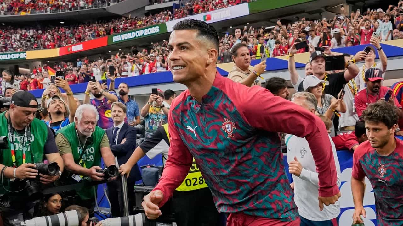 Portugal vs Spain 2026 World Cup: റൊണാള്ഡോയുടെ സ്വപ്നങ്ങള് തല്ലിക്കെടുത്തി മെറിനോയുടെ ഗോള്; പോർച്ചുഗലിനെ വീഴ്ത്തി സ്പെയിൻ ക്വാർട്ടറിൽ Portugal vs Spain 2026 World Cup: റൊണാള്ഡോയുടെ സ്വപ്നങ്ങള് തല്ലിക്കെടുത്തി മെറിനോയുടെ ഗോള്; പോർച്ചുഗലിനെ വീഴ്ത്തി സ്പെയിൻ ക്വാർട്ടറിൽ