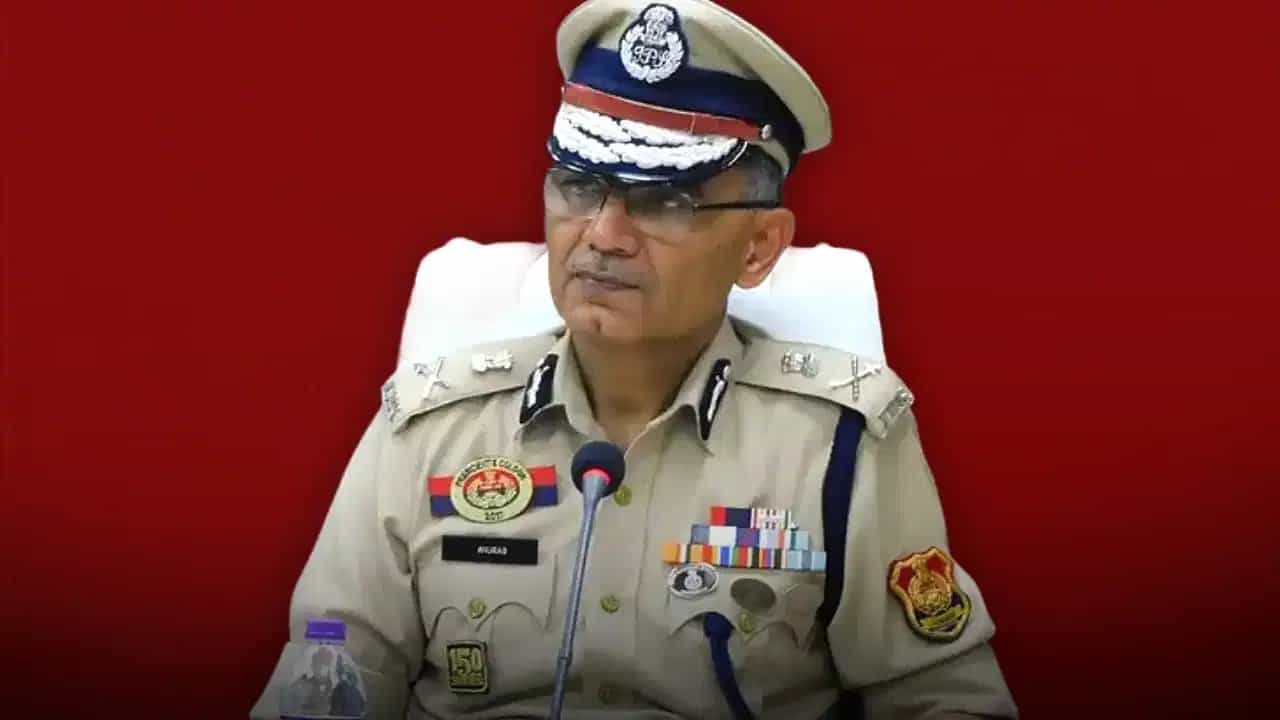 ഡിജിപി പോലീസ് ആസ്ഥാനത്ത് മരിച്ച നിലയിൽ; സ്വയം വെടിവച്ചതെന്ന് സൂചന ഡിജിപി പോലീസ് ആസ്ഥാനത്ത് മരിച്ച നിലയിൽ; സ്വയം വെടിവച്ചതെന്ന് സൂചന