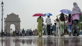 ഡൽഹിയിൽ പെരുമഴക്കാലം! ഒരൊറ്റ ദിവസം കൊണ്ട് താപനില താഴേക്ക്