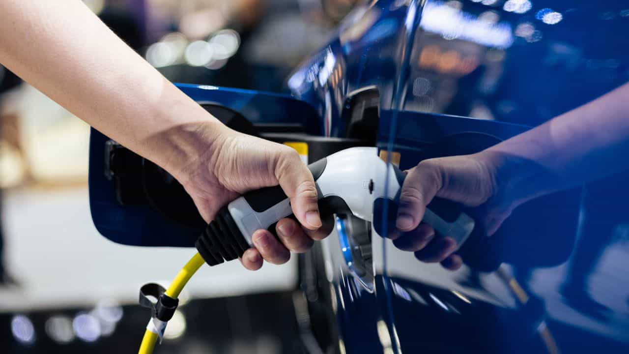 Budget EV Cars: ഇലക്ട്രിക് കാര്‍ വാങ്ങാന്‍ പ്ലാനുണ്ടോ? അഞ്ച് ബഡ്ജറ്റ് ഇ.വികള്‍ ഇതാ...