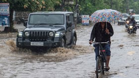മുംബൈയില്‍ കനത്ത മഴ; വിദ്യാഭ്യാസ സ്ഥാപനങ്ങള്‍ക്ക് അവധി