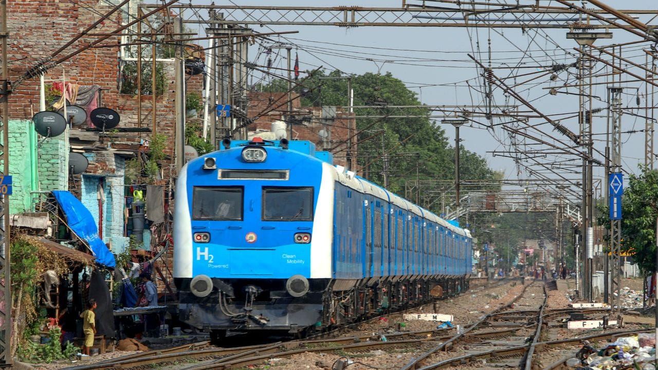 ആദ്യ ഘട്ടമെന്ന നിലയിൽ ജിന്ദ്-സോണിപത് സെക്ഷനിലാണ് ട്രെയിൻ സർവീസ് നടത്തുക. ജിന്ദ് ജംഗ്ഷൻ, ഗൊഹാന ജംഗ്ഷൻ, സോണിപത് എന്നിവയെ തമ്മിലാണ് ട്രെയിൻ ബന്ധിപ്പിക്കുക. ഈ റൂട്ടിലെ പരീക്ഷണത്തിന് ശേഷം കൽക്ക-ഷിംല റൂട്ട് ഉൾപ്പെടെയുള്ള പൈതൃക റെയിൽവേ റൂട്ടുകളിലും ഹൈഡ്രജൻ ട്രെയിൻ പരീക്ഷിക്കാൻ ഇന്ത്യൻ റെയിൽവേ ആലോചിക്കുന്നുണ്ട്.
