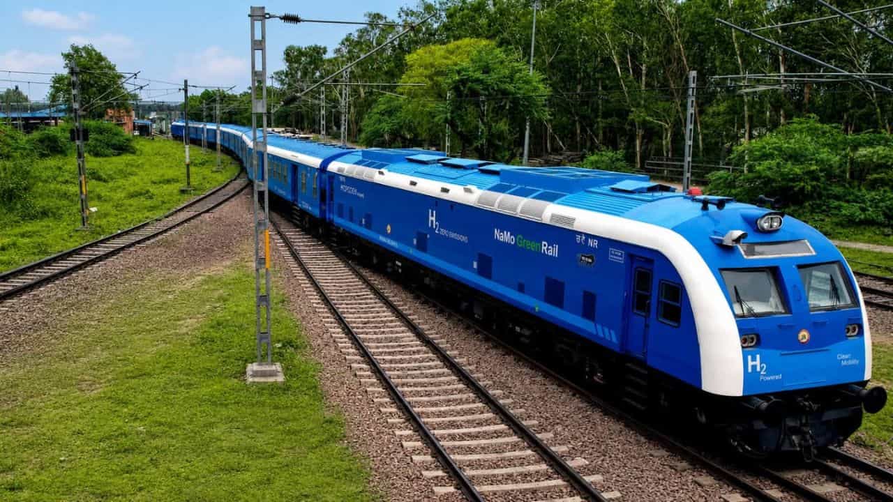ചരിത്രം കുറിക്കാൻ ഇന്ത്യൻ റെയിൽവേ; രാജ്യത്തെ ആദ്യ ഹൈഡ്രജൻ ട്രെയിൻ ജൂലൈ 17-ന് പ്രധാനമന്ത്രി ഫ്ലാഗ് ഓഫ് ചെയ്യും