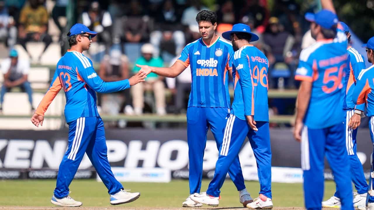 IND vs ZIM: ക്യാപ്റ്റനായതിന് ശേഷം ശ്രേയസിന് ആദ്യ ജയം; സിംബാബ്വെയെ തുരത്തി ഇന്ത്യ IND vs ZIM: ക്യാപ്റ്റനായതിന് ശേഷം ശ്രേയസിന് ആദ്യ ജയം; സിംബാബ്വെയെ തുരത്തി ഇന്ത്യ
