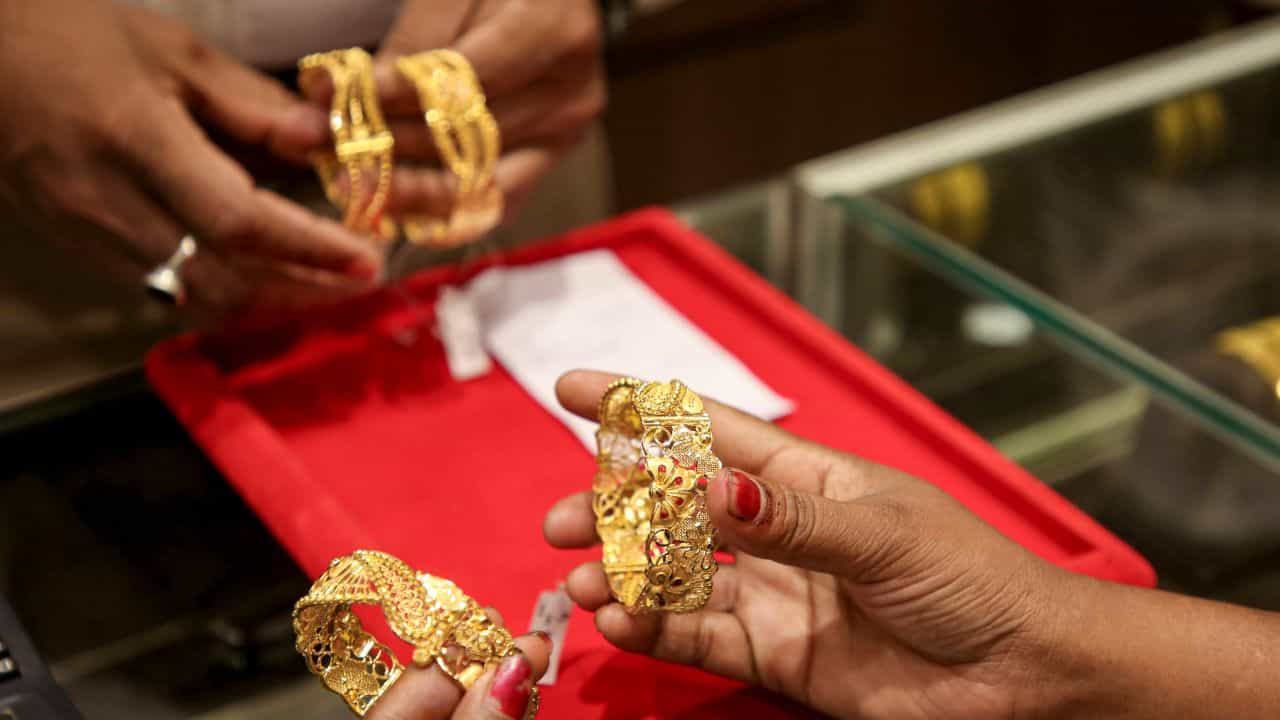 Kerala Gold Rate: പൊന്ന് പടിക്ക് പുറത്തേക്ക്...ഇന്നത്തെ സ്വര്ണവില അറിയാം Kerala Gold Rate: പൊന്ന് പടിക്ക് പുറത്തേക്ക്...ഇന്നത്തെ സ്വര്ണവില അറിയാം