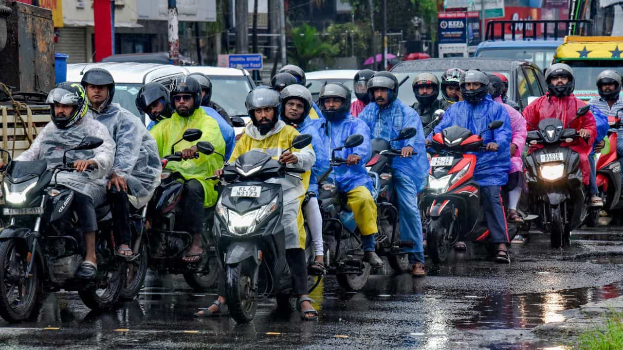 Kerala Weather Update: മഴ മുന്നറിയിപ്പുകൾ മാഞ്ഞു? ഇന്ന് അലർട്ട് എവിടെയെല്ലാം; കാലാവസ്ഥ Kerala Weather Update: മഴ മുന്നറിയിപ്പുകൾ മാഞ്ഞു? ഇന്ന് അലർട്ട് എവിടെയെല്ലാം; കാലാവസ്ഥ