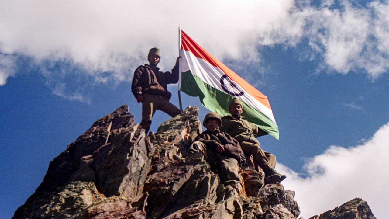 Kargil Vijay Diwas 2026: മഞ്ഞുപാളികളിൽ രചിച്ച ഇന്ത്യൻ ധീരത; കാർഗിൽ യുദ്ധവിജയത്തിന് ഇന്ന് 27 വർഷം Kargil Vijay Diwas 2026: മഞ്ഞുപാളികളിൽ രചിച്ച ഇന്ത്യൻ ധീരത; കാർഗിൽ യുദ്ധവിജയത്തിന് ഇന്ന് 27 വർഷം
